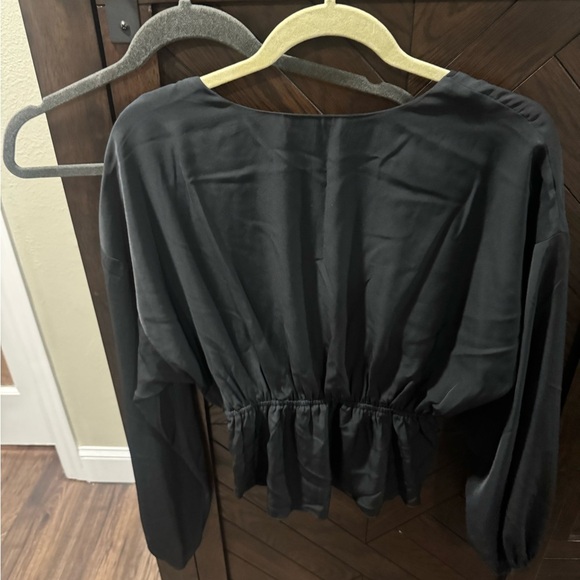 Abercrombie black top sz m worn once - Picture 2 of 2